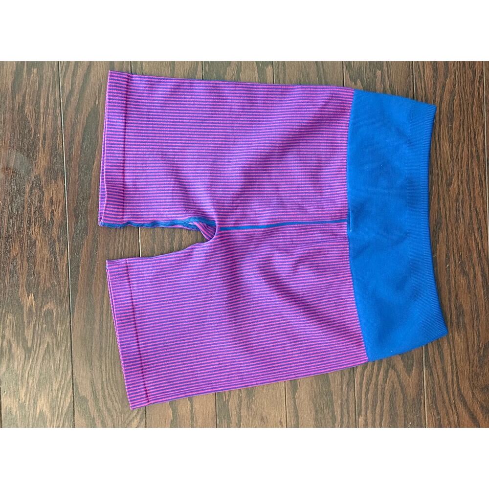 Fabletics NWOT Ribbed Seamless High-Waist Compression Bike Shorts Pink Blue S - Picture 4 of 7